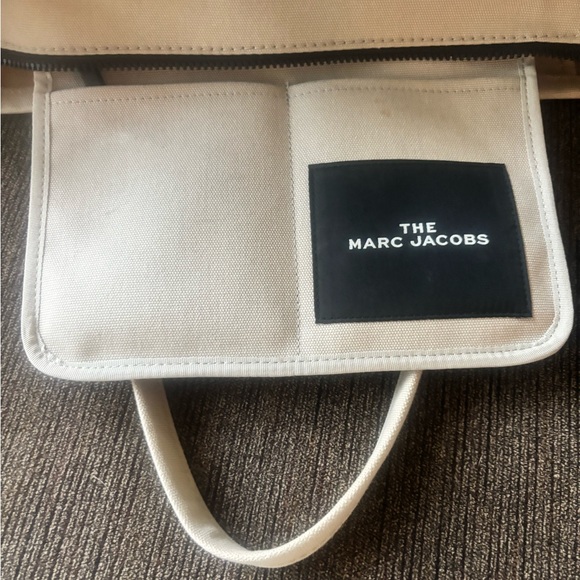 Marc Jacobs The Tote Bag in Beige - Picture 7 of 8